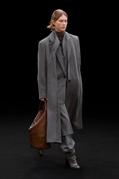 Look 14